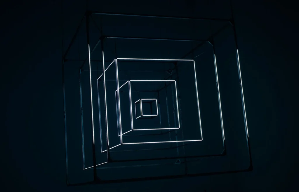 Composición geométrica de líneas luminosas en un espacio oscuro